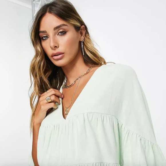 ASOS DESIGN Curve tiered smock top with frill sleeve in apple - Picture 3 of 6